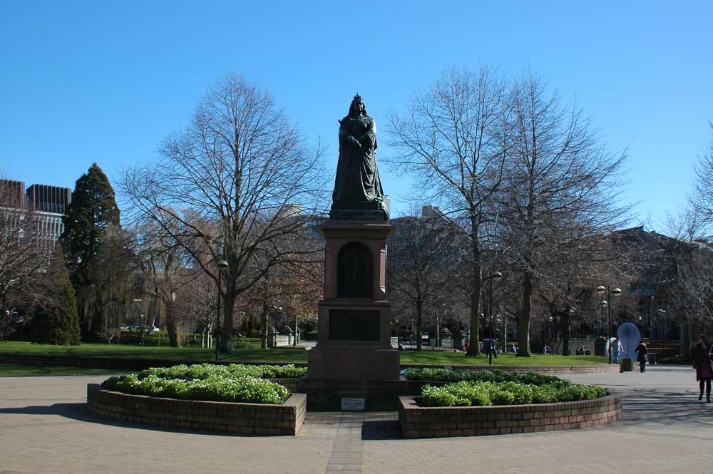 239 - Nueva Zelanda - Christchurch, estatua de la reina Victoria